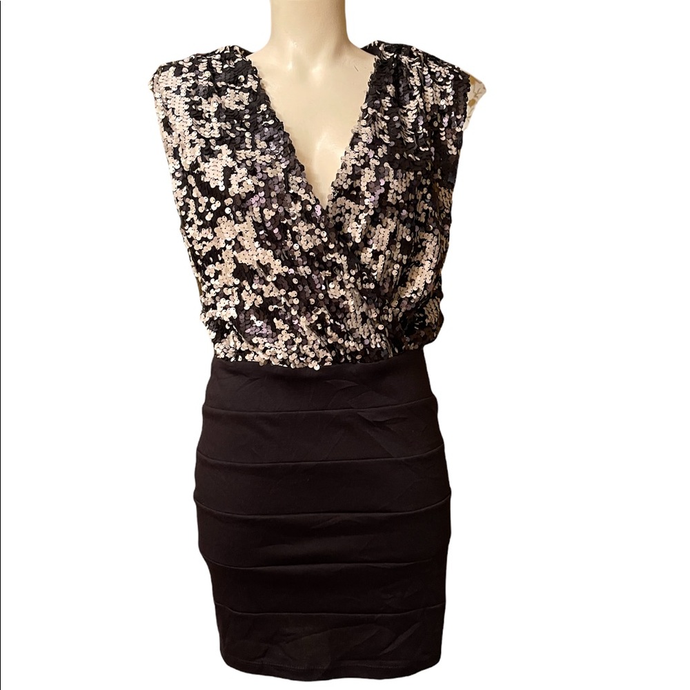 Fredricks of Hollywood   Dress size medium